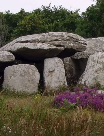 Hunter-Gatherers in Great Britain between 10,000 and 4,000 BC